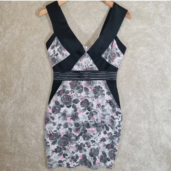 Lashes Dresses & Skirts - Lashes Bodycon Dress Womens Size 10 Floral Stretch Short Geometric Design